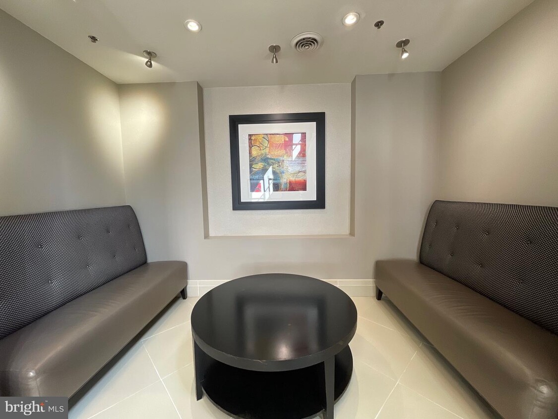 1641 International Dr Unit 401, McLean, VA 22102 Room for Rent in