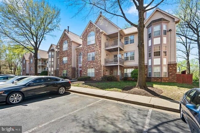 Building Photo - 9716 Lake Point Ct