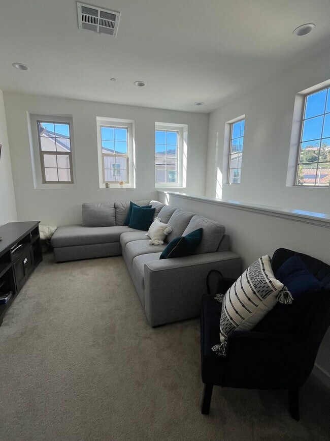 Foto del edificio - Beautiful Town-Home Bedford Community!