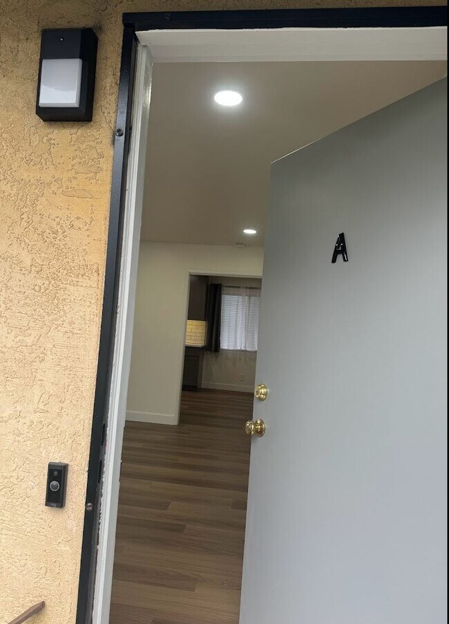 Foto del edificio - 4332 Salem St