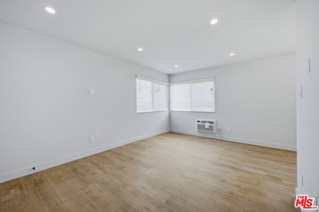 Foto del edificio - 1738 Colby Ave