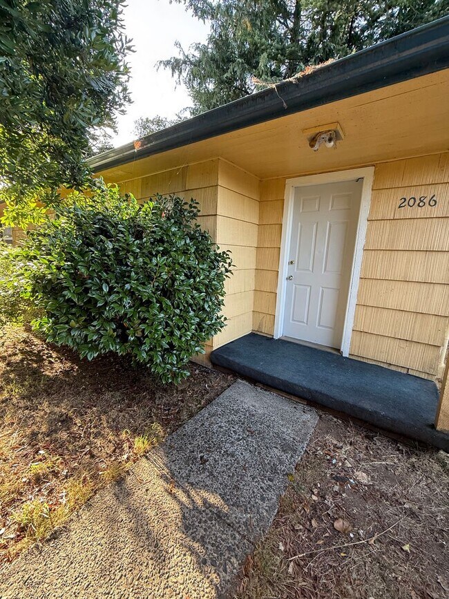 Foto del edificio - McPherson Duplex