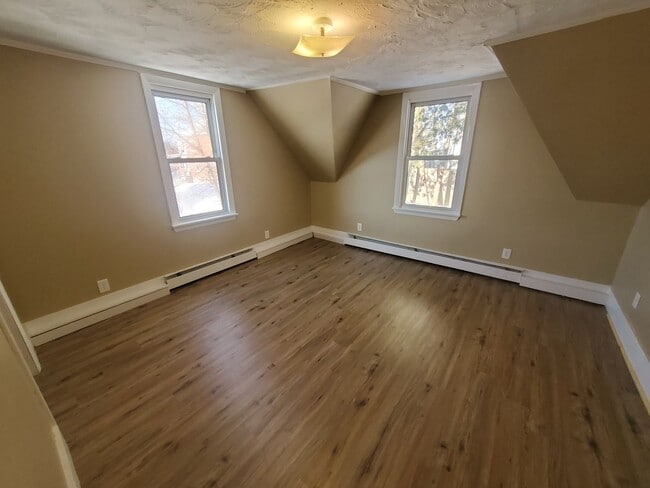 Building Photo - Fairfield 3/4 Bedroom Single Family Home