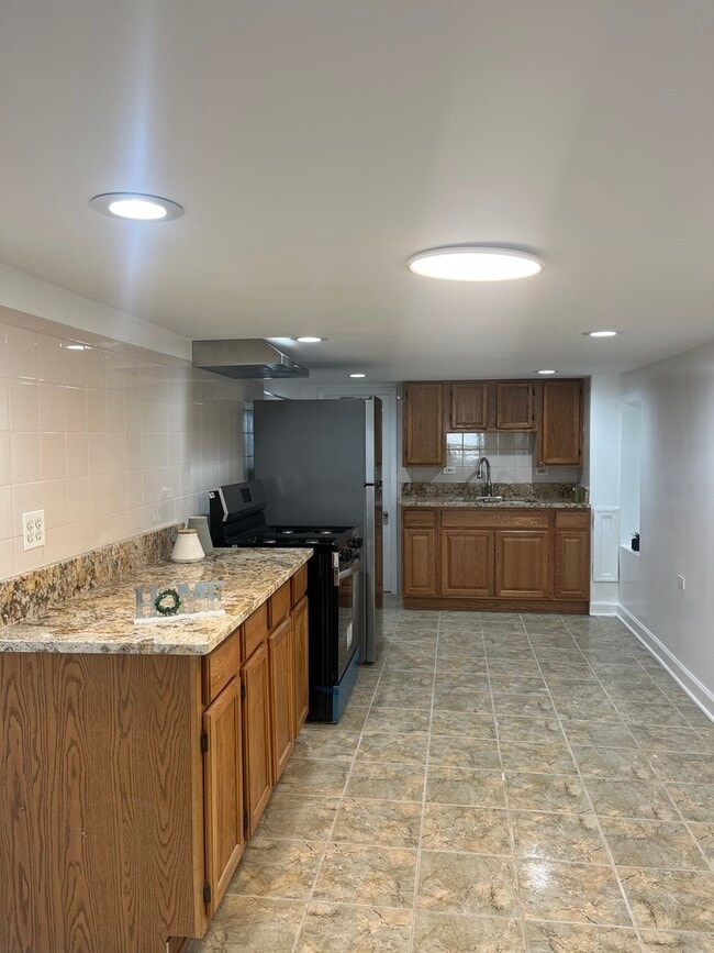 Building Photo - 3129 N St Louis Ave