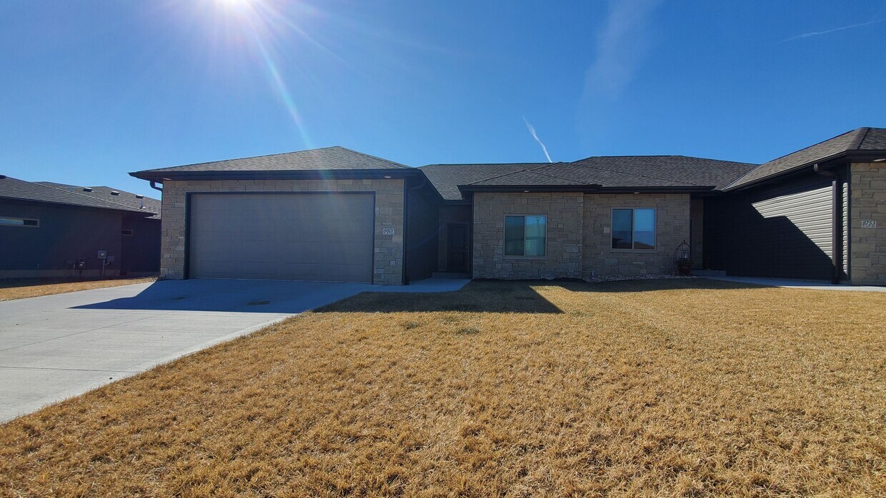 Foto principal - 8801 S 37th St