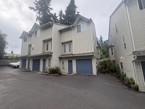 Building Photo - 12549 Roosevelt Way NE