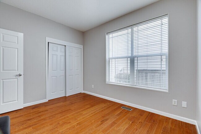 Foto del edificio - 16552 NE Pacific Terrace