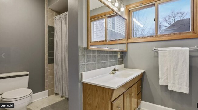 Building Photo - June 2023 ~ Cute 5 bedroom house. Spacious...