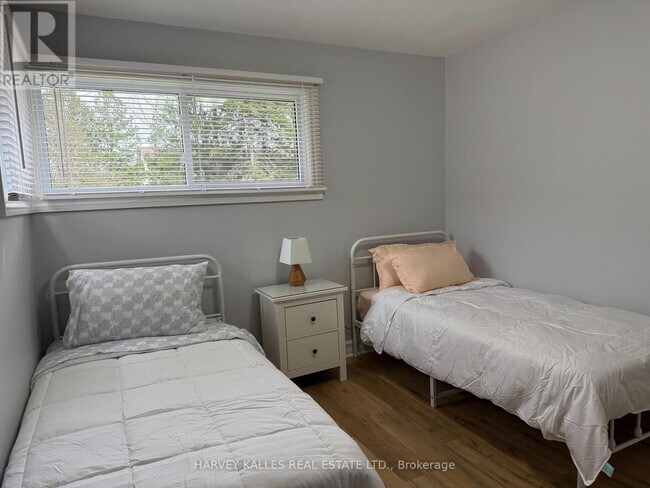 Building Photo - 1330 Highbury Ave N