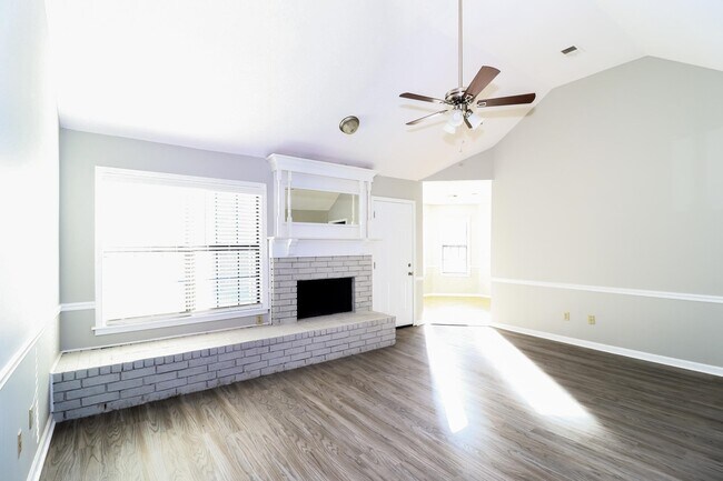 Building Photo - 5921 Pecan Trce