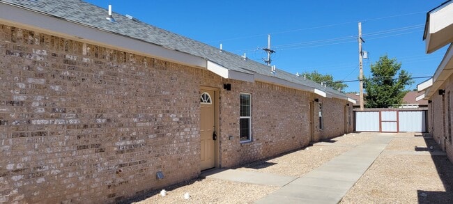 Building Photo - LUXURY LARGE UNIT IN EAST CLOVIS