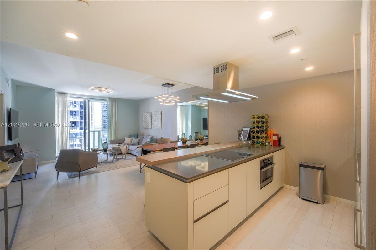 Building Photo - 1000 Brickell Plaza