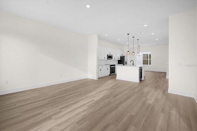Foto del edificio - 879 City Walk Ln