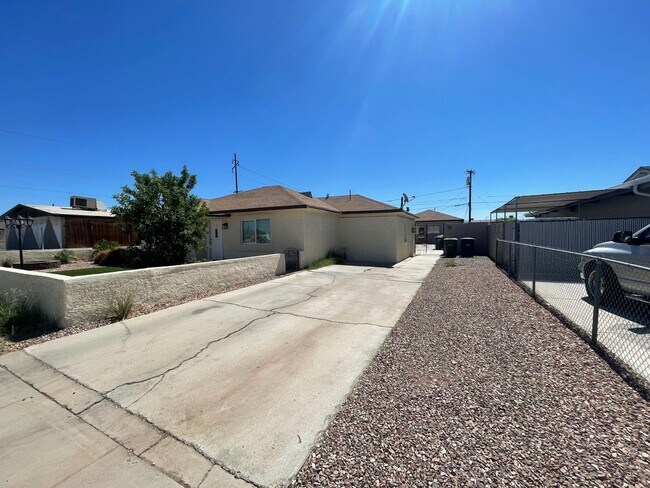 Foto del edificio - One Bedroom One Bathroom near Downtown Yuma!