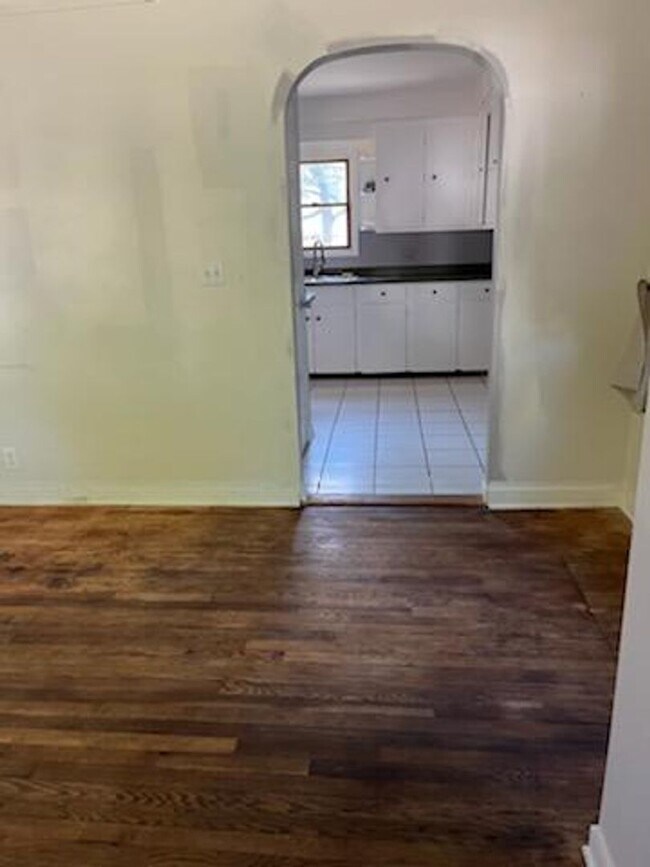 Building Photo - Three Bedroom Ranch Available for Rent!