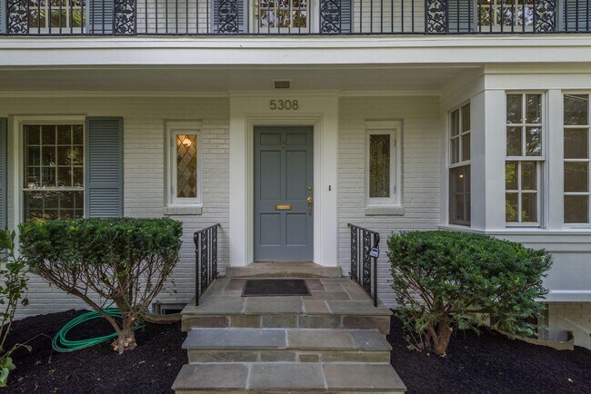 Foto del edificio - 5308 Falmouth Rd