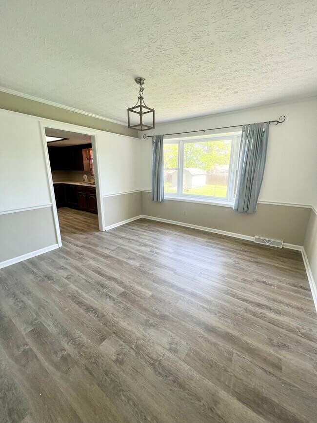 Foto del edificio - 1044 Lois Ln