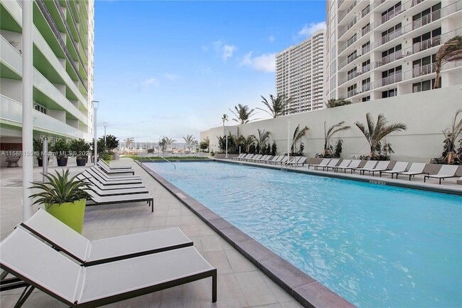 Building Photo - 1756 N Bayshore Drive Unit 11G