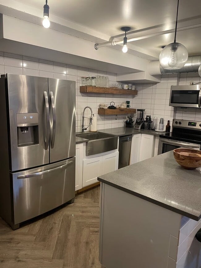 Building Photo - 300 Tijeras Ave NE
