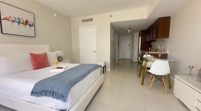 Building Photo - 485 Brickell Ave