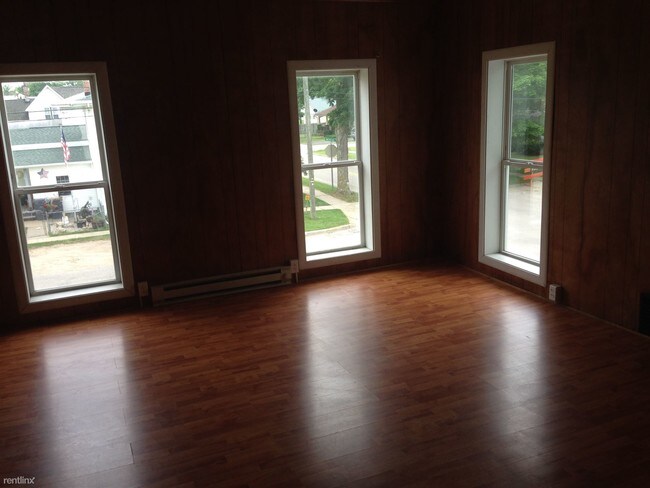 Building Photo - 1 br, 1 bath Apartment - 101 N Maple St Apt 4