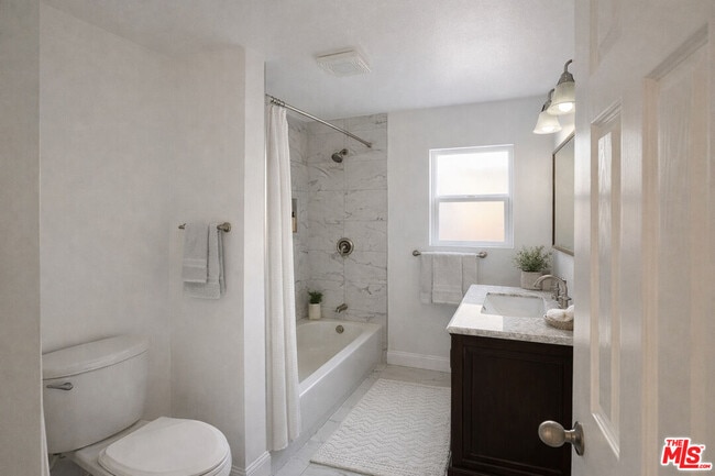 Building Photo - 15605 Berendo Ave