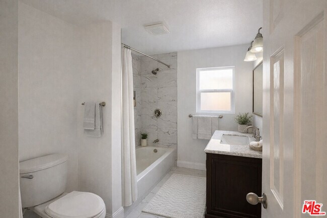 Foto del edificio - 15605 Berendo Ave