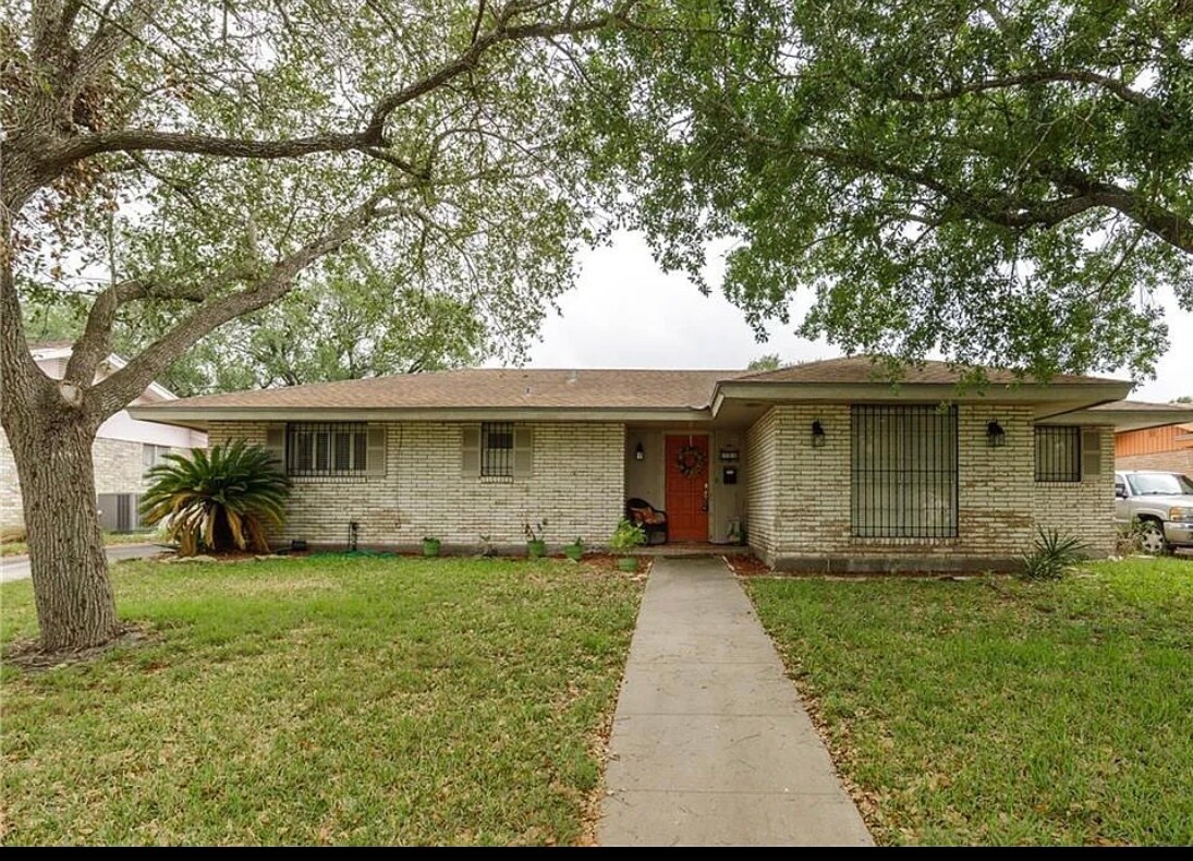 Primary Photo - 221 S Pasadena St