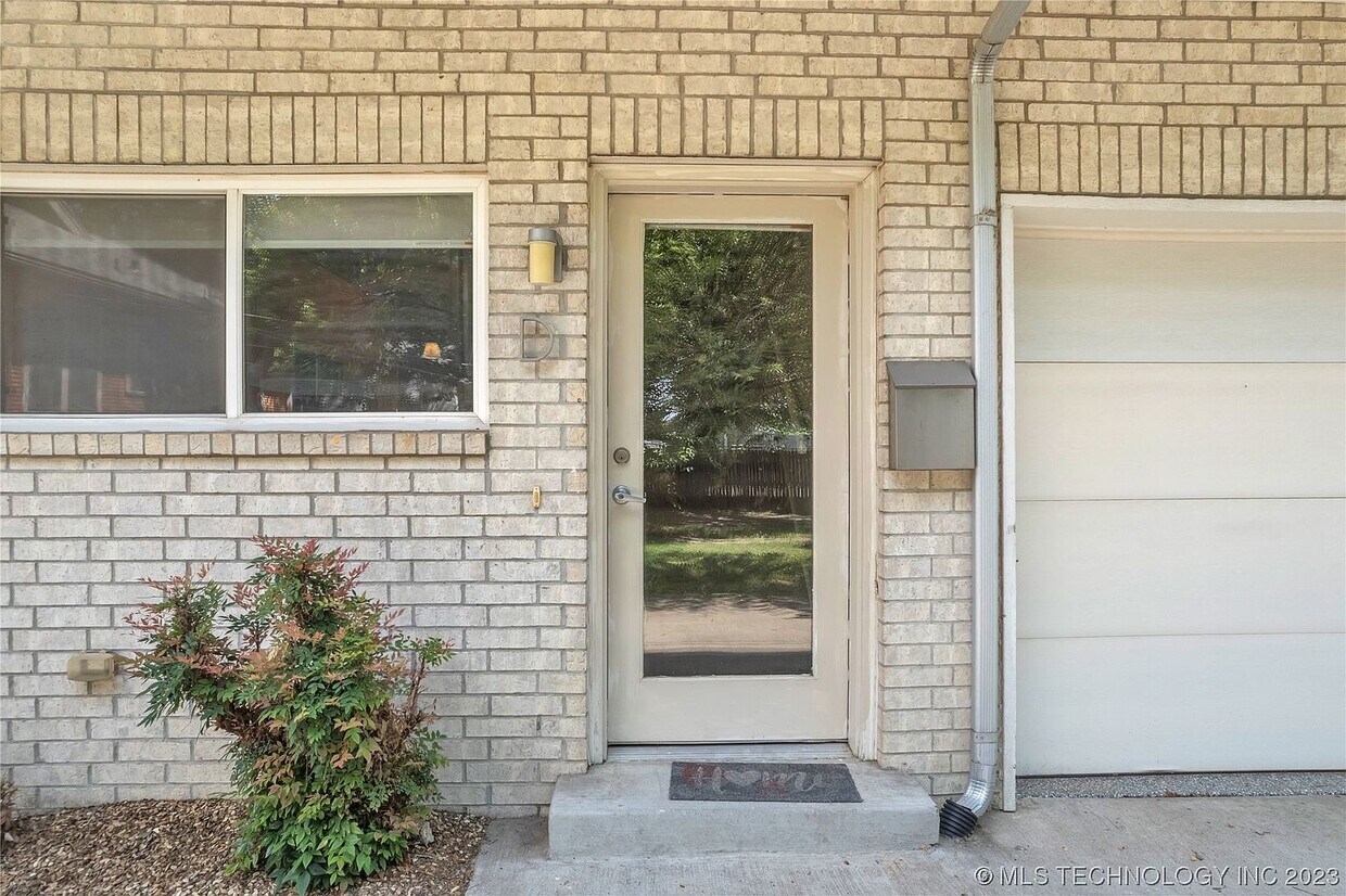 Primary Photo - 1414 S Quincy Ave