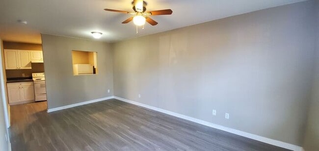 Building Photo - Carolina Commons Apartments