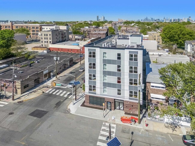 Building Photo - 30-32 McAdoo Ave