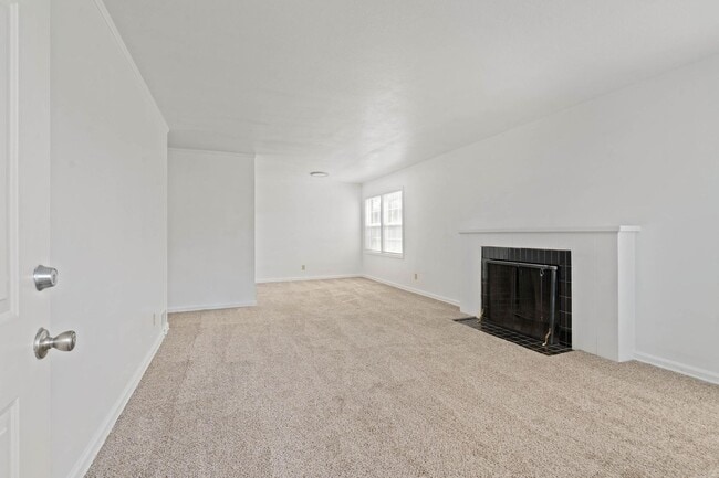 Photo - Impeccably maintained vintage 1-bdrm/1-bath corner unit in 4-plex. Lots of light, private basemen... Apartment