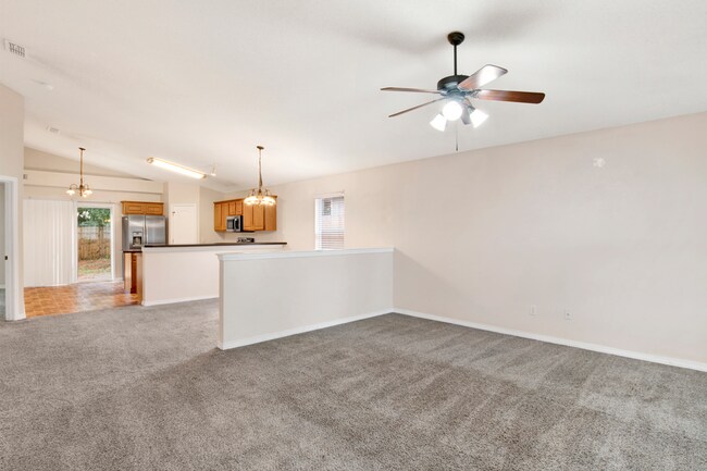 Building Photo - 3 bed 2 bath home off Olive Rd