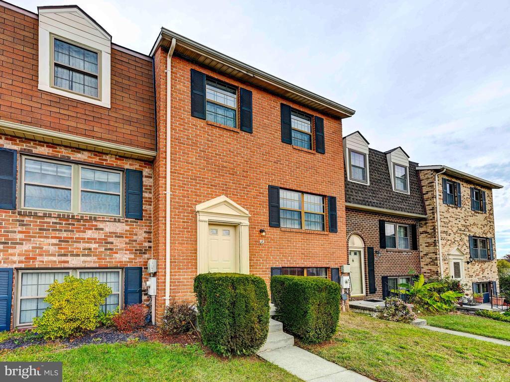 Primary Photo - 18 Clinton Hill Ct