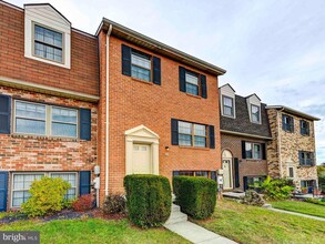 Building Photo - 18 Clinton Hill Ct