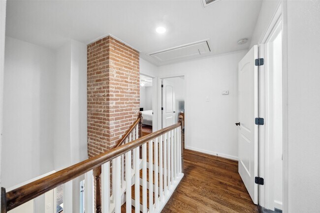 Building Photo - 2212 Rosewood St