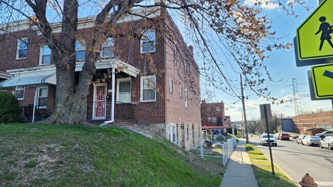 Foto del edificio - 2527 Kirk Ave