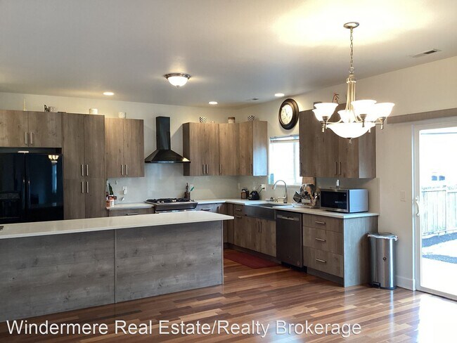 Foto del edificio - 3 br, 2.5 bath House - 1407 140th Pl SW