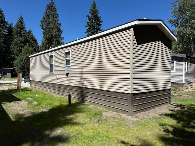 Building Photo - 2 Bedroom 2 Bath Home with Off Street Parking Available in Sagle!