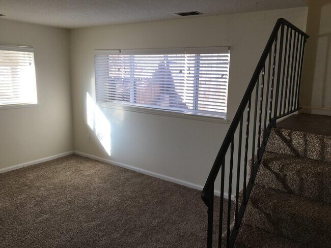Building Photo - 1509 N Corona St