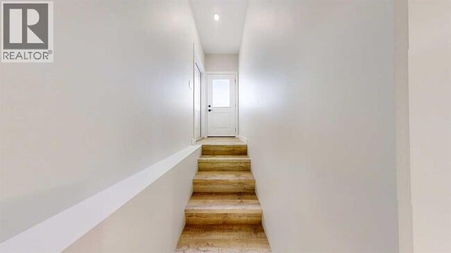 Building Photo - 9513-9114 114 Ave