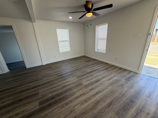 Building Photo - 3002 1st Pl