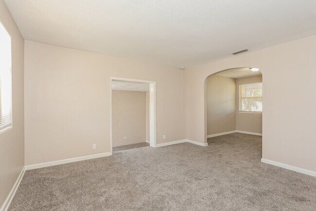 Building Photo - 1339 Labelle St