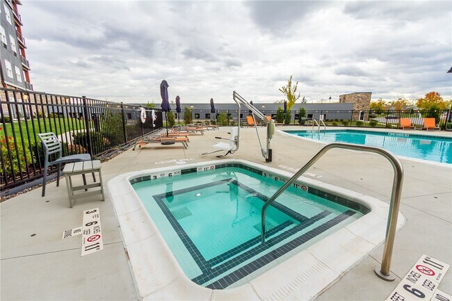 Foto del edificio - 205 Lakeshore Dr