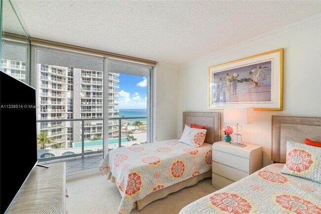 Building Photo - 16445 Collins Ave