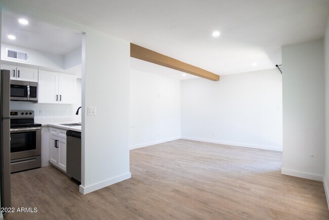 Foto del edificio - 4310 N 78th St