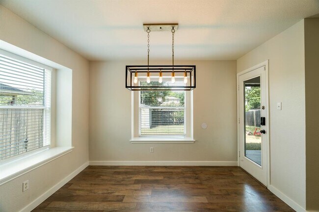 Building Photo - 408 Woodsorrel Way