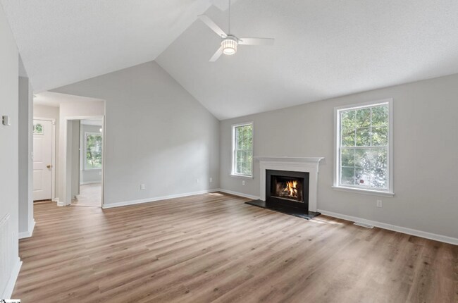 Building Photo - Charming 4/3 Home Downtown Greenville!