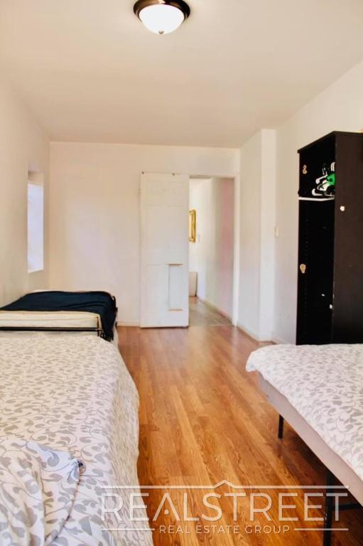 Building Photo - 1 Bed in Prime Crown Heights