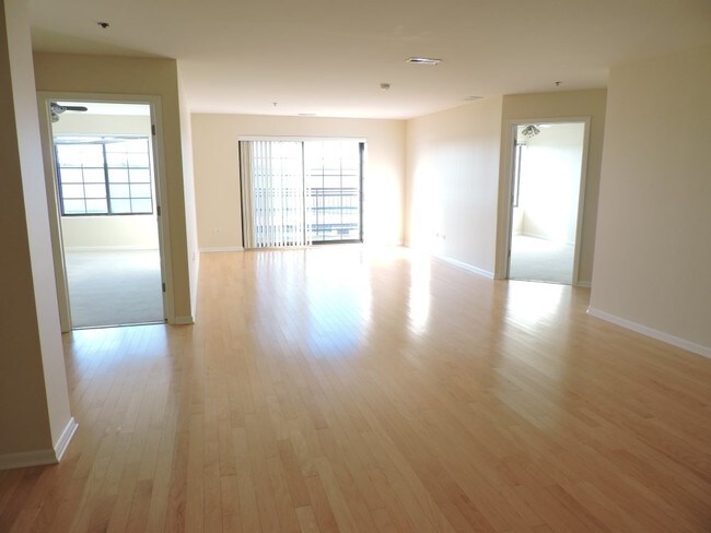 Building Photo - 8255 Skokie Blvd